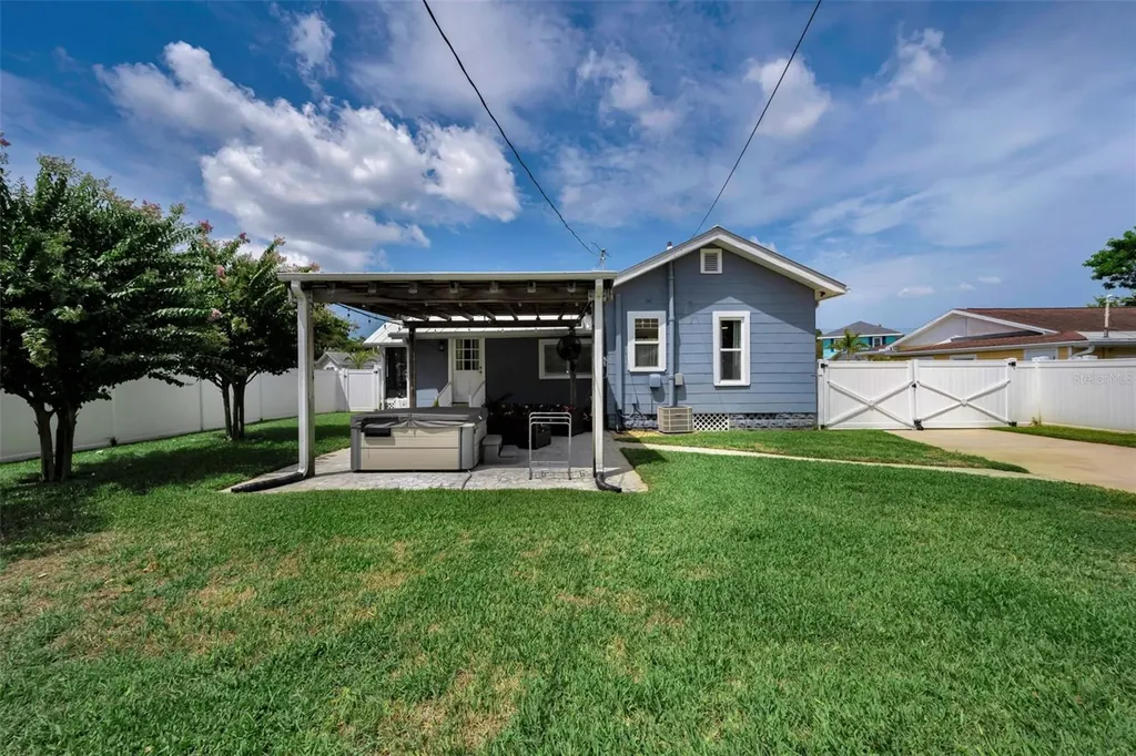 3421 Iris Street N St Petersburg FL 33704