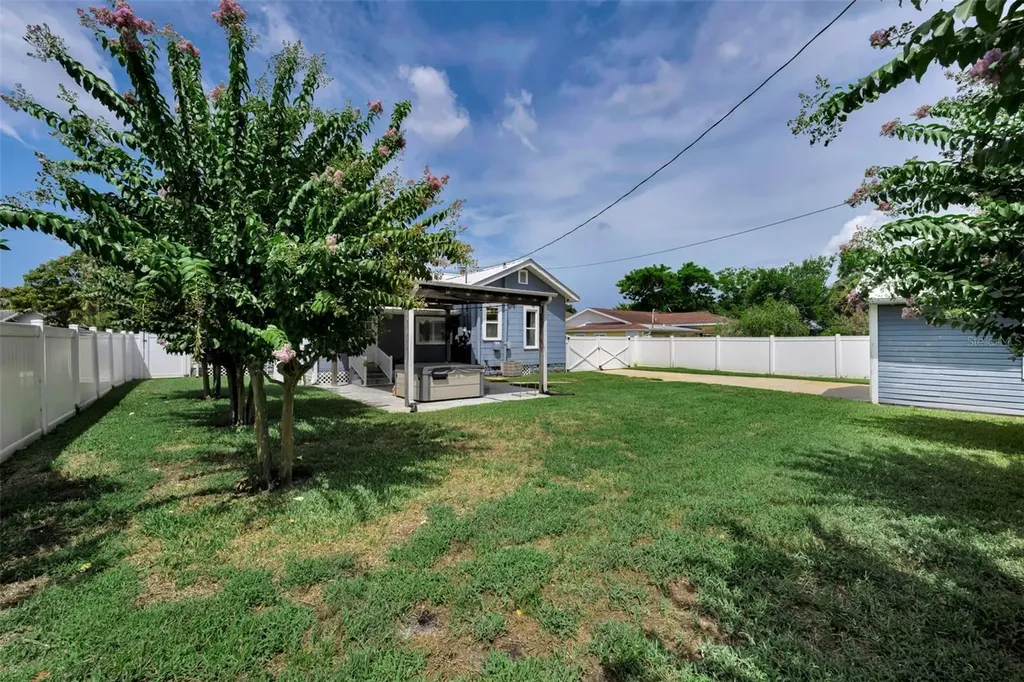 3421 Iris Street N St Petersburg FL 33704
