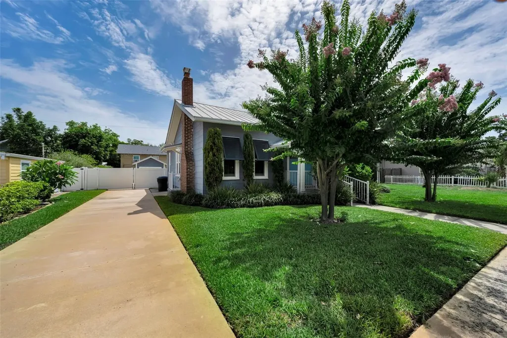 3421 Iris Street N St Petersburg FL 33704