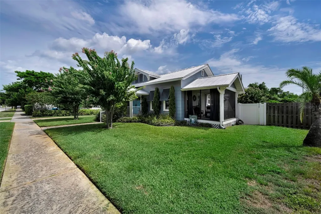 3421 Iris Street N St Petersburg FL 33704
