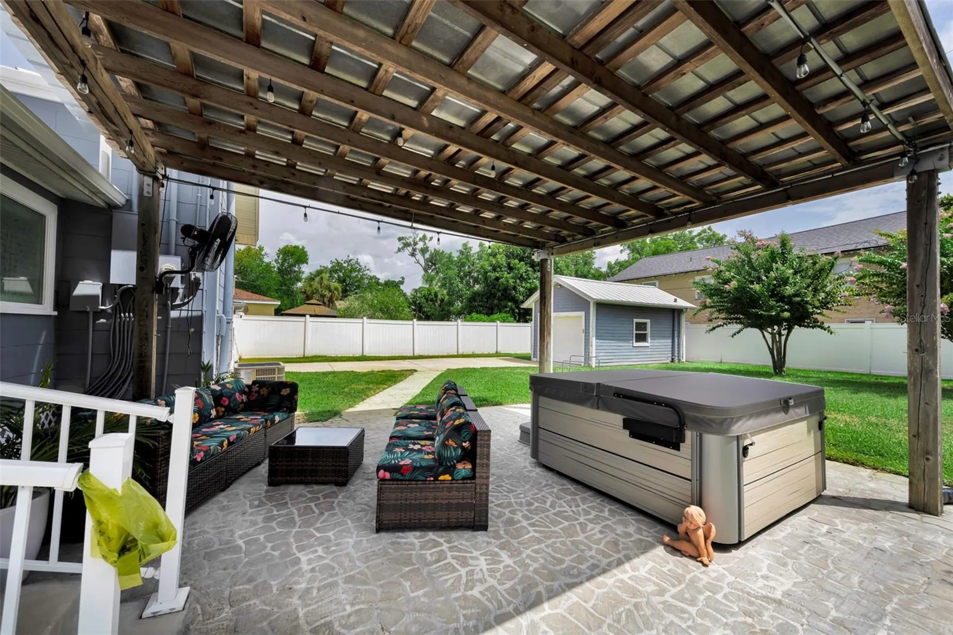 3421 Iris Street N St Petersburg FL 33704
