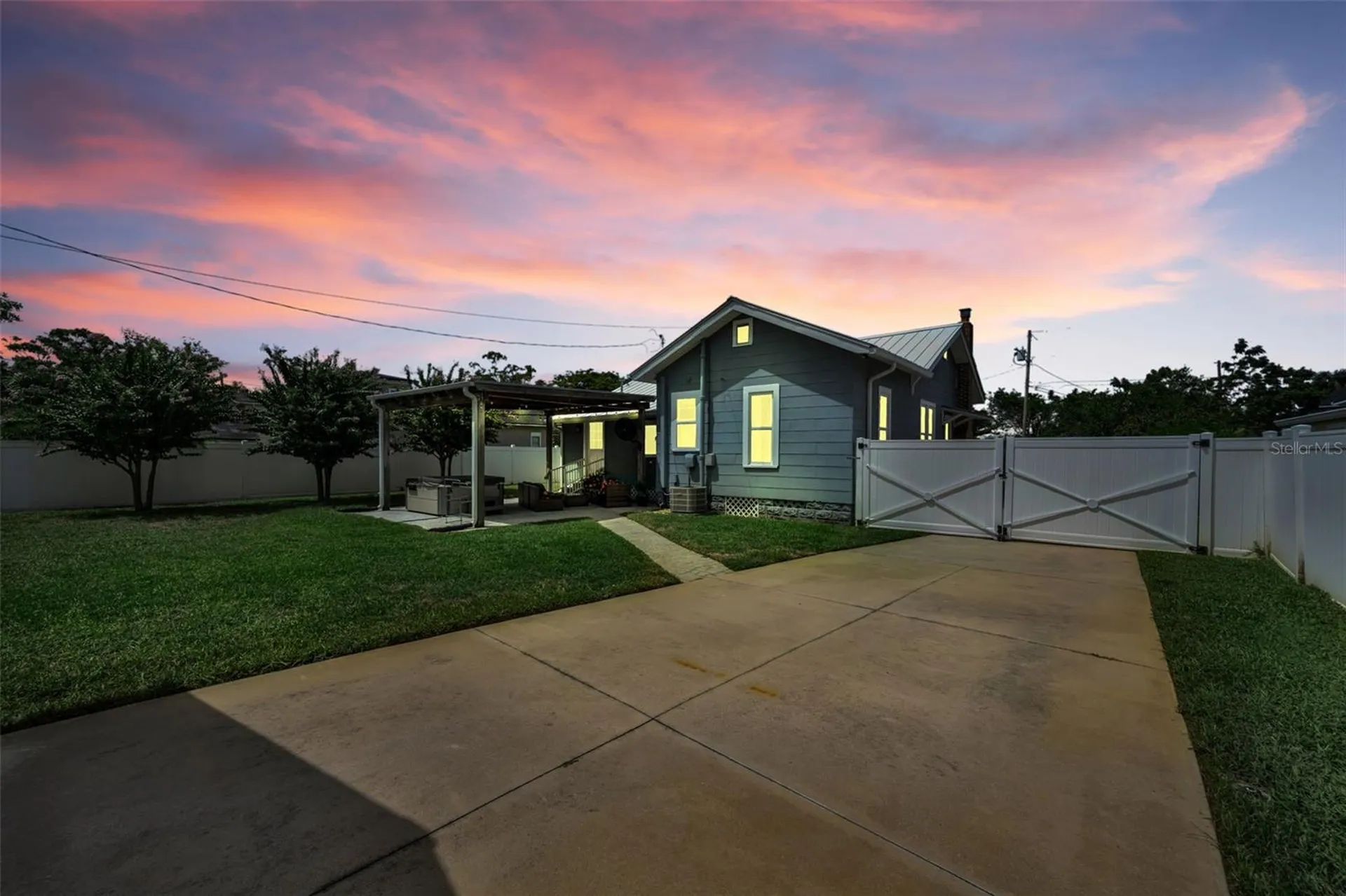 3421 Iris Street N St Petersburg FL 33704