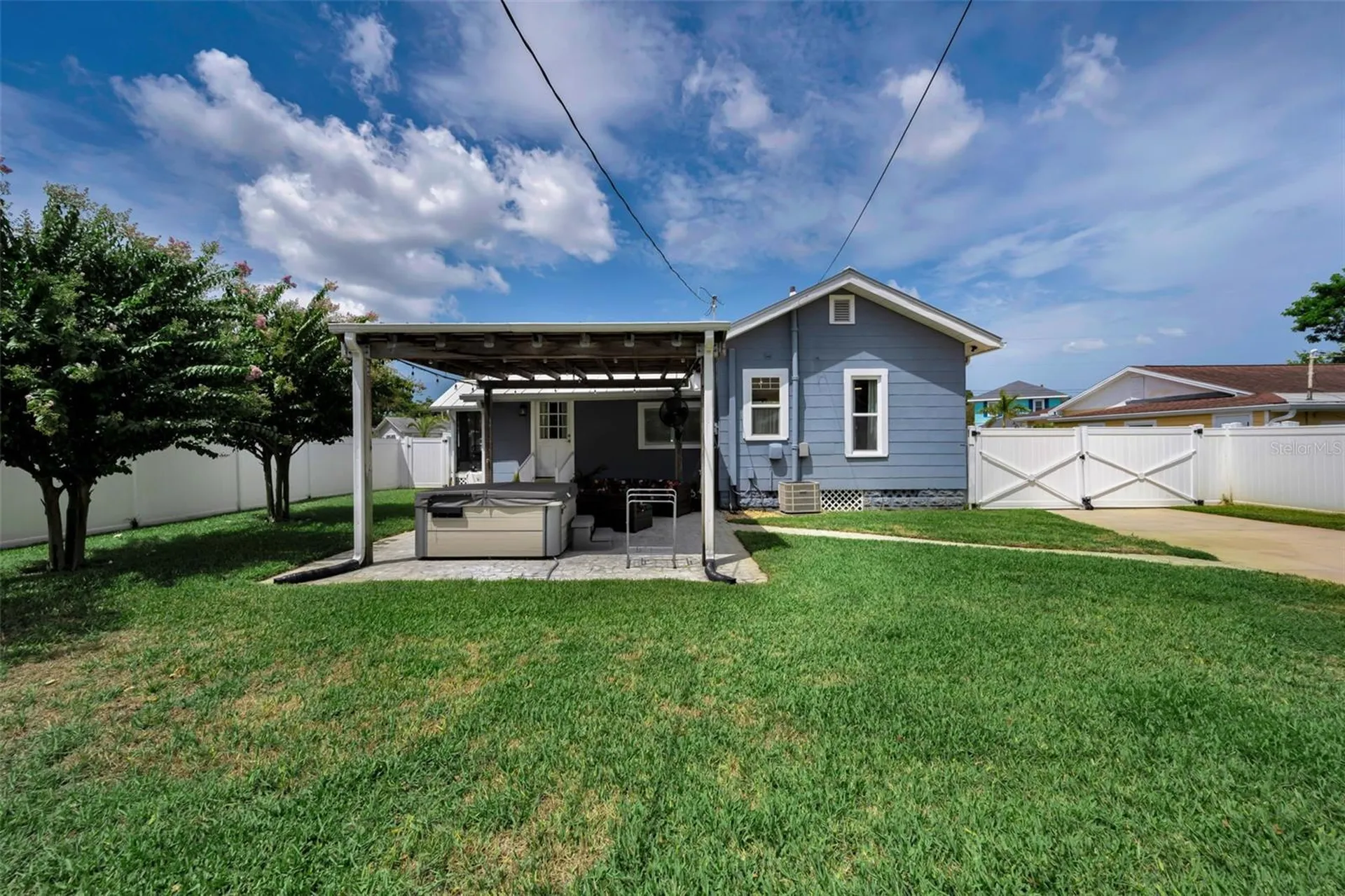 3421 Iris Street N St Petersburg FL 33704