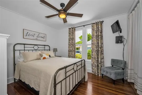 3421 Iris Street N St Petersburg FL 33704