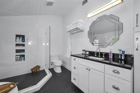 3421 Iris Street N St Petersburg FL 33704
