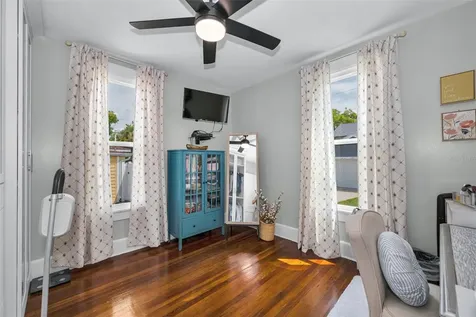 3421 Iris Street N St Petersburg FL 33704