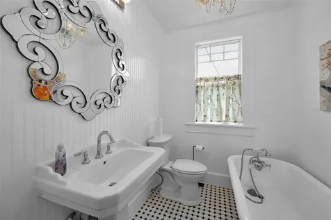 3421 Iris Street N St Petersburg FL 33704