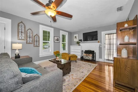 3421 Iris Street N St Petersburg FL 33704