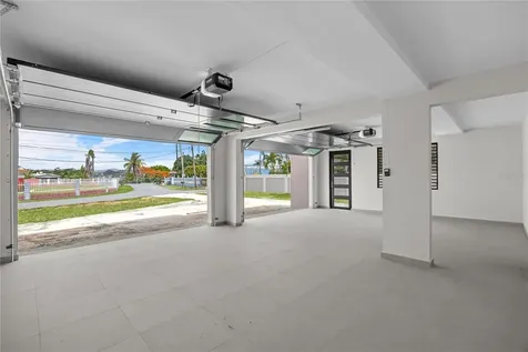 4 Rexville Van Scoy Bayamon PR 00957