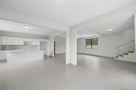 4 Rexville Van Scoy Bayamon PR 00957