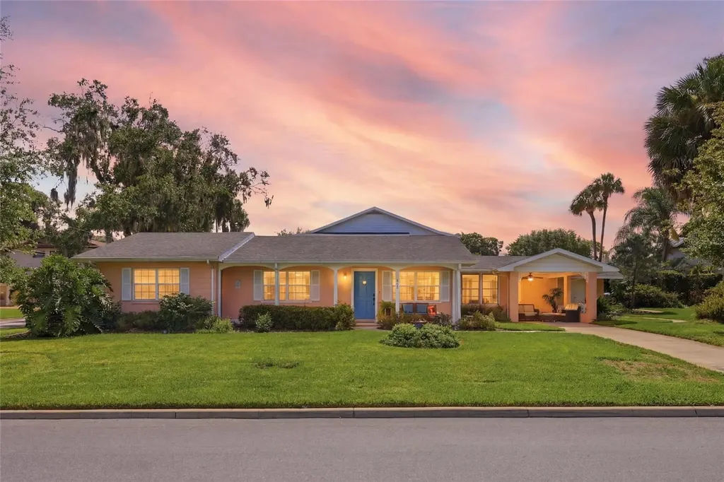 936 N Baker Street Mount Dora FL 32757