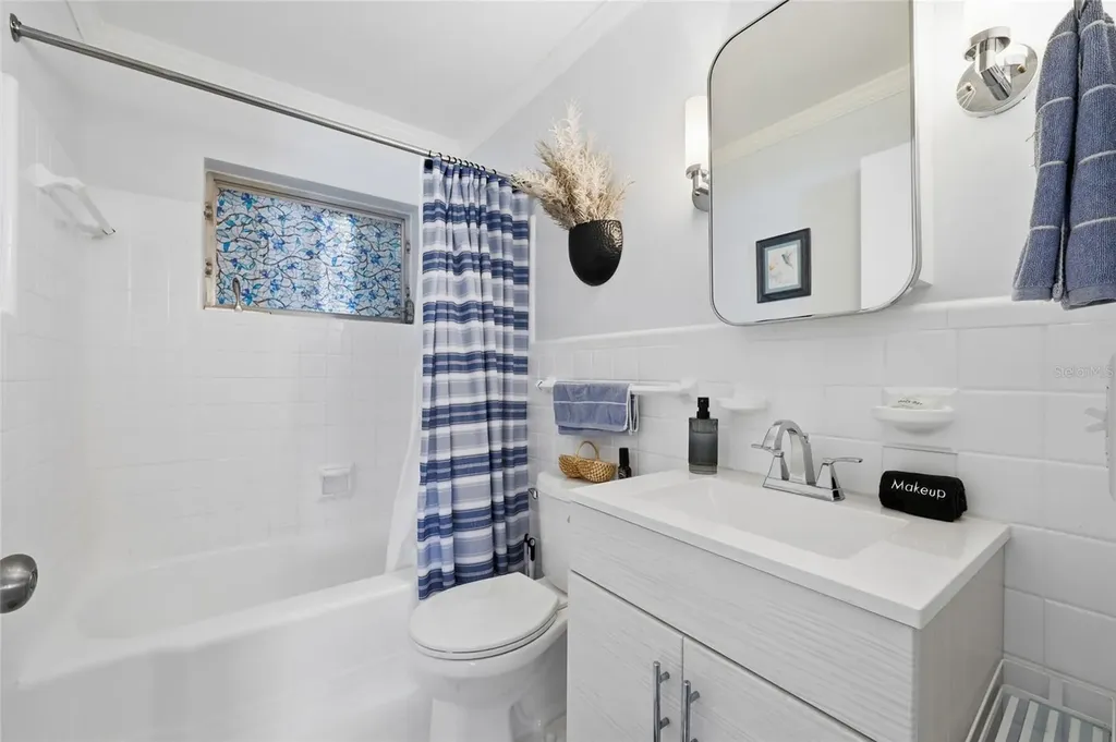 936 N Baker Street Mount Dora FL 32757