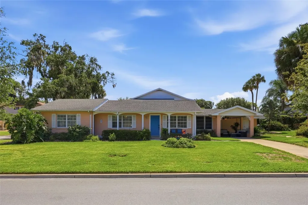 936 N Baker Street Mount Dora FL 32757