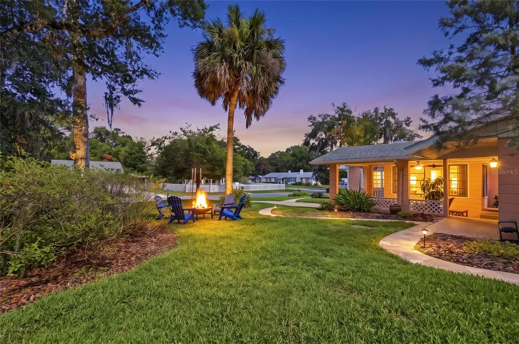 936 N Baker Street Mount Dora FL 32757