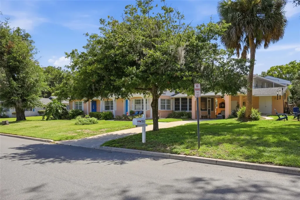 936 N Baker Street Mount Dora FL 32757
