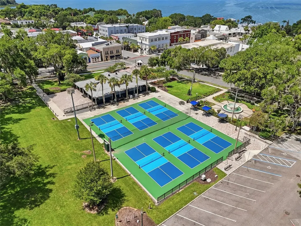 936 N Baker Street Mount Dora FL 32757