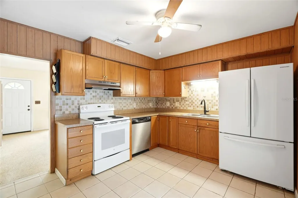 427 1st Avenue NE Largo FL 33770