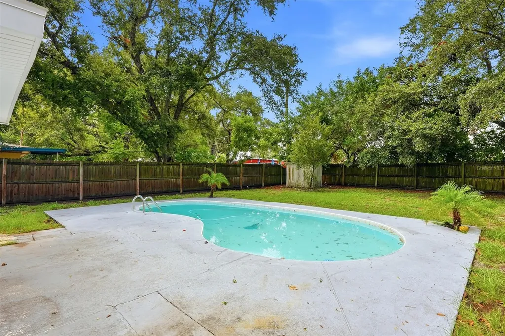427 1st Avenue NE Largo FL 33770