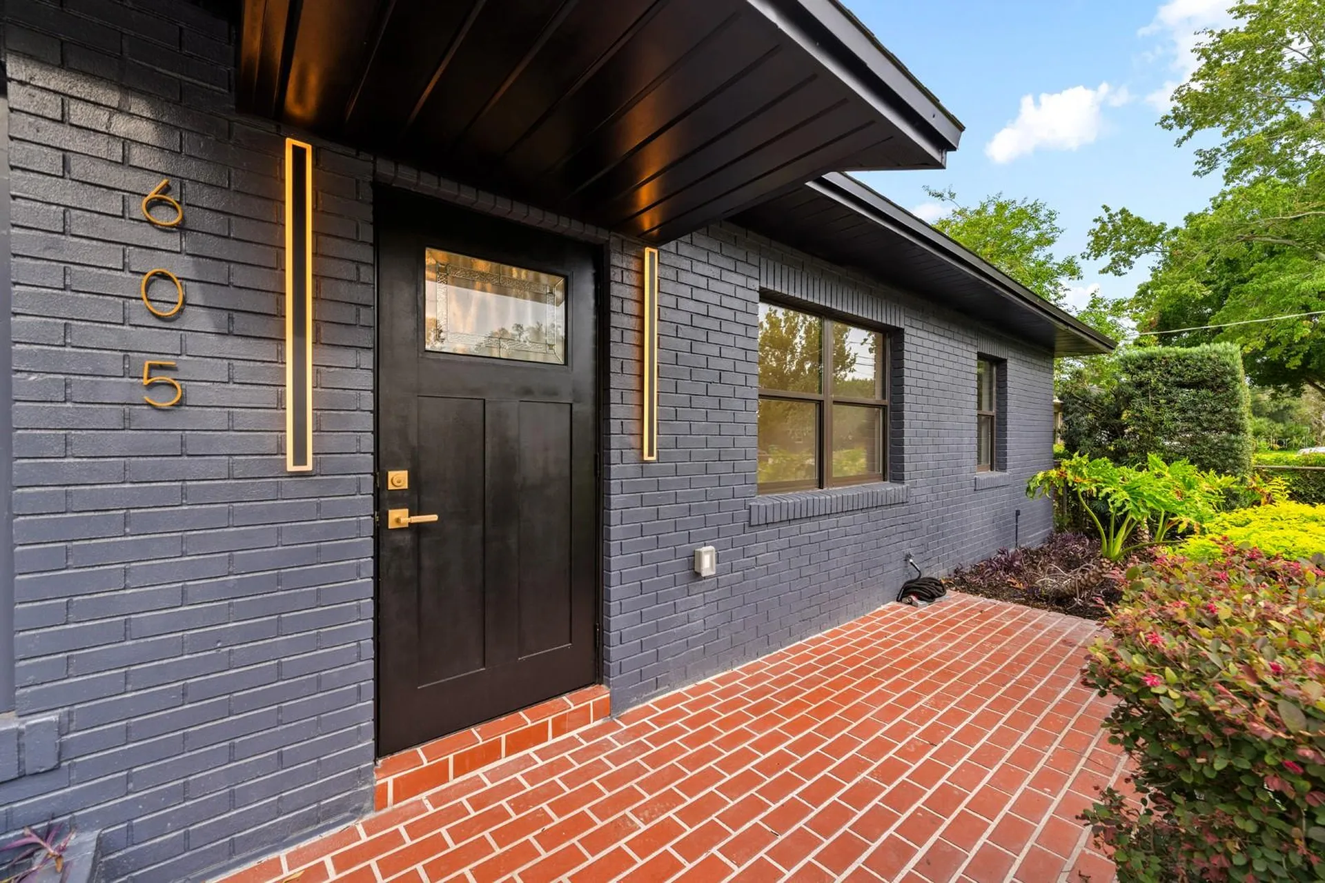 605 N Woodlynne Avenue Tampa FL 33609