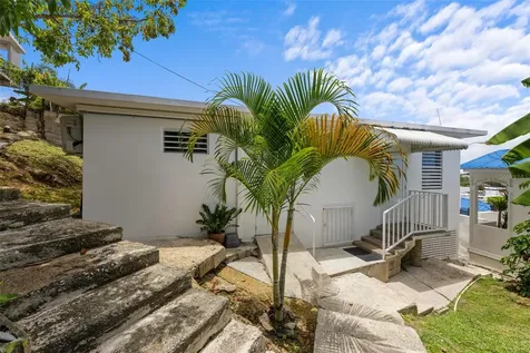 10 Calle Miramar Rincon PR 00677