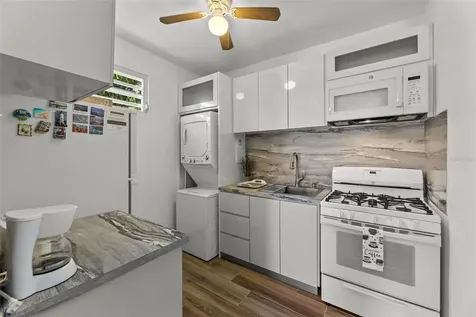 10 Calle Miramar Rincon PR 00677