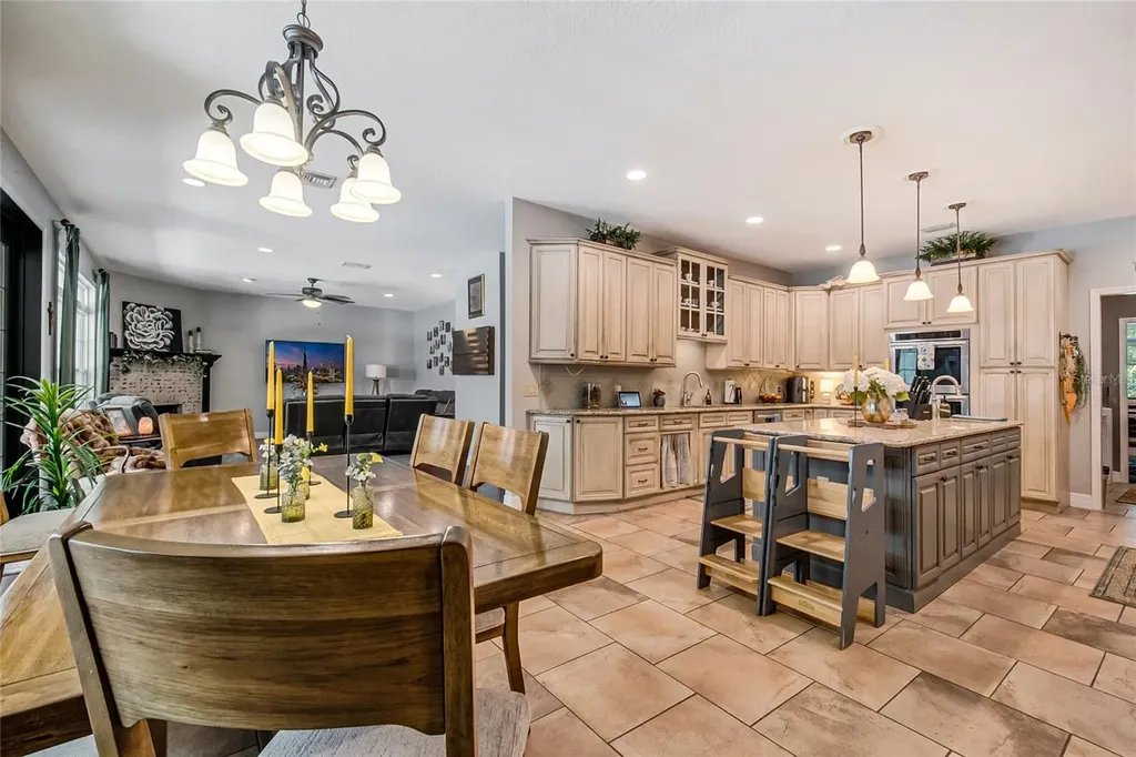 450 Valley Stream Drive Geneva FL 32732