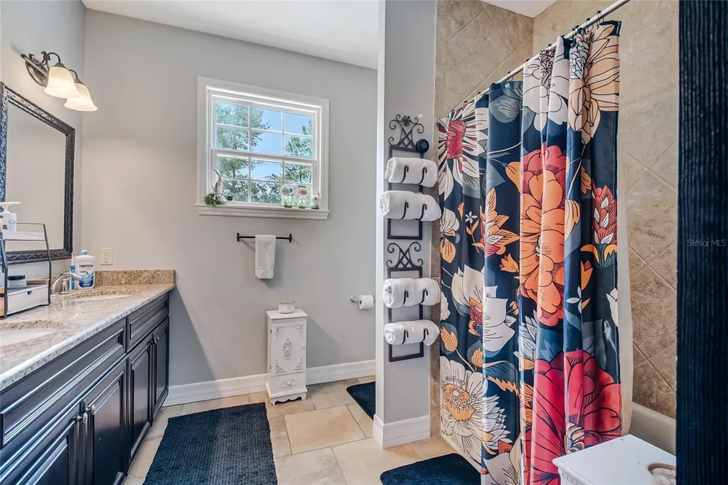 450 Valley Stream Drive Geneva FL 32732