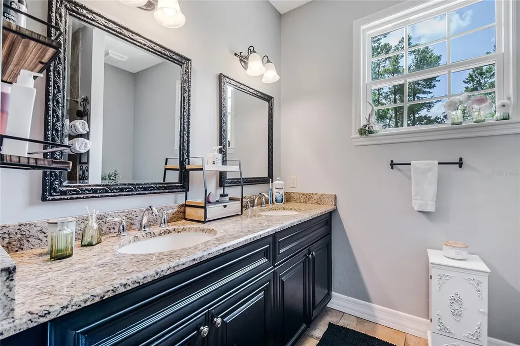 450 Valley Stream Drive Geneva FL 32732