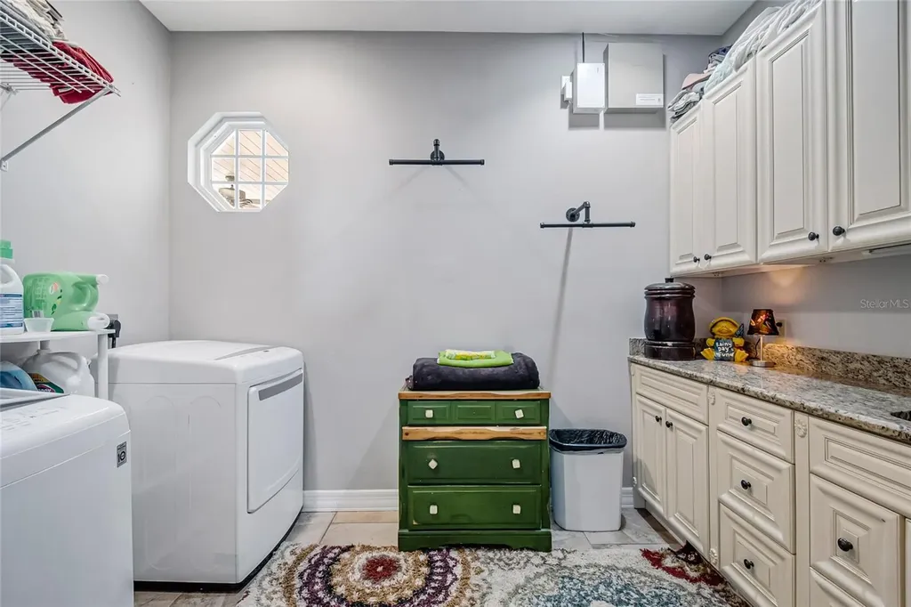 450 Valley Stream Drive Geneva FL 32732