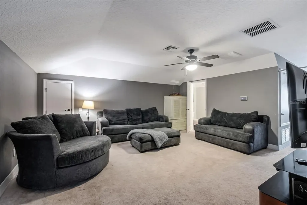 450 Valley Stream Drive Geneva FL 32732