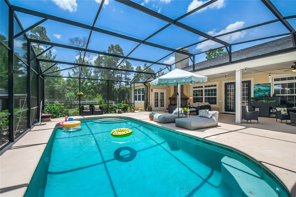 450 Valley Stream Drive Geneva FL 32732