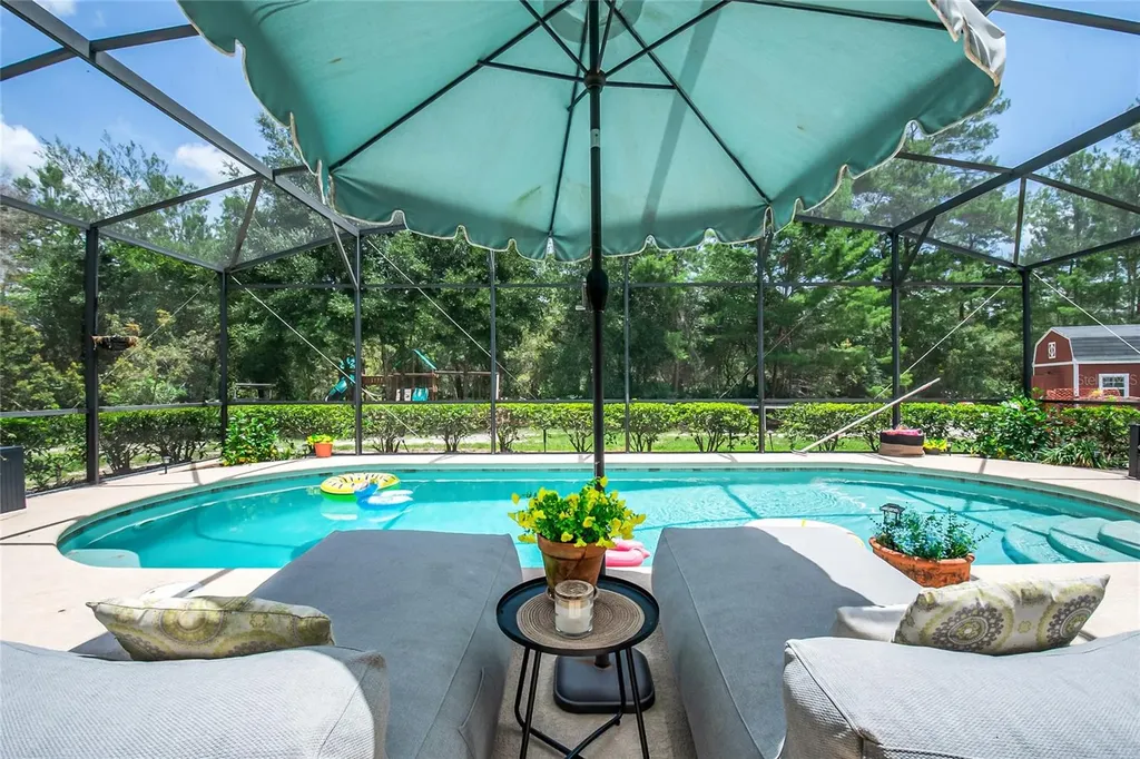 450 Valley Stream Drive Geneva FL 32732