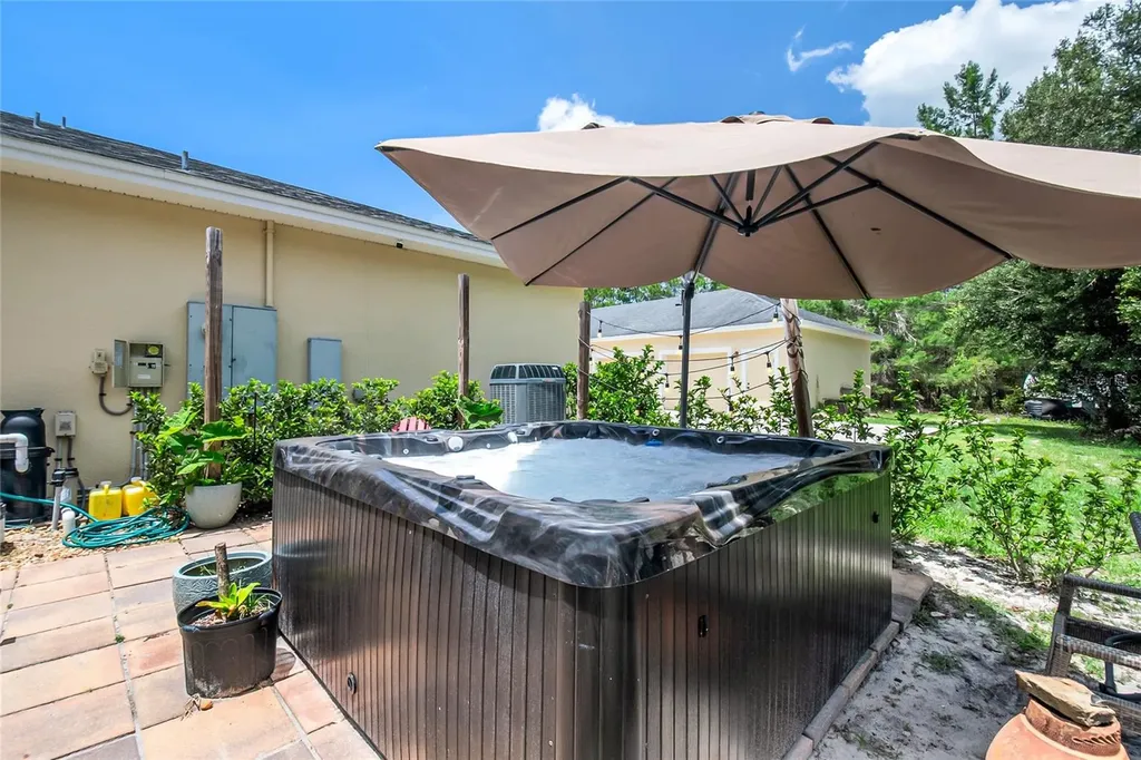 450 Valley Stream Drive Geneva FL 32732