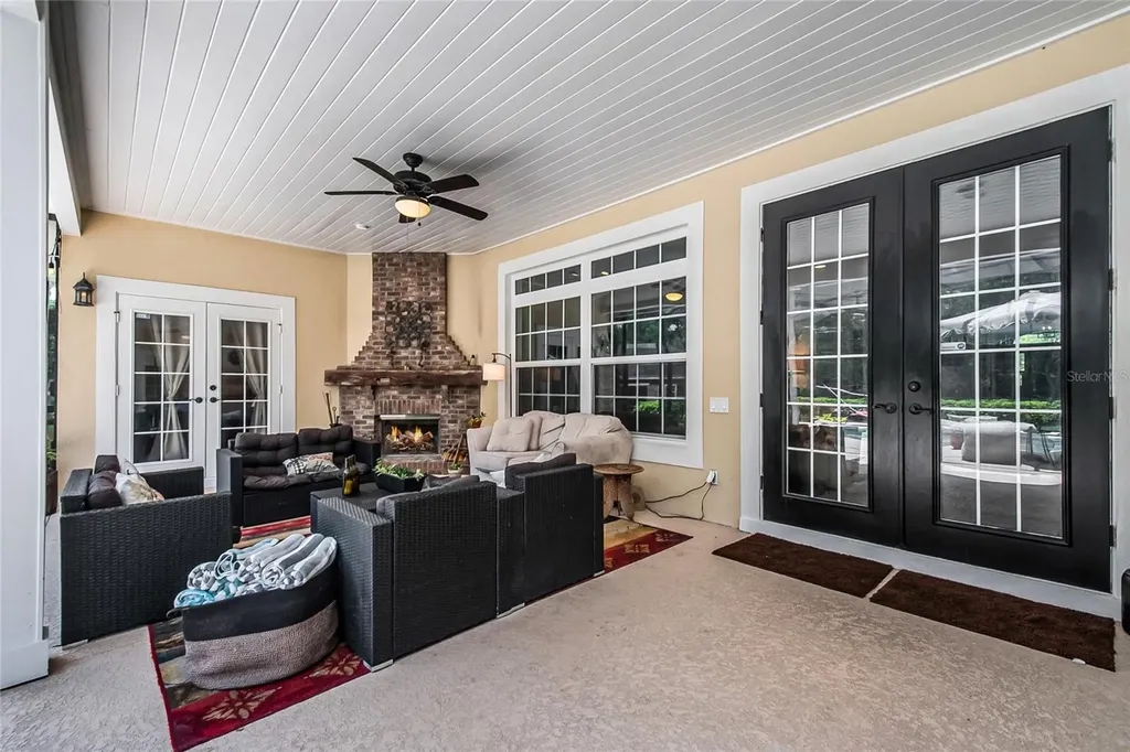 450 Valley Stream Drive Geneva FL 32732