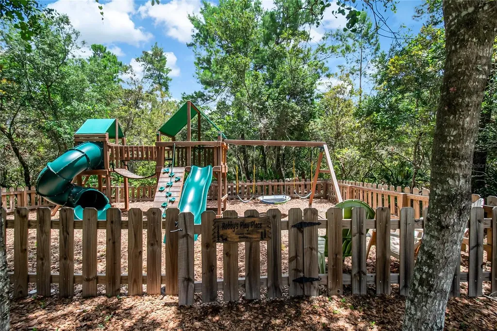 450 Valley Stream Drive Geneva FL 32732