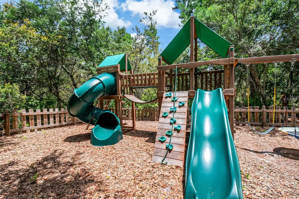 450 Valley Stream Drive Geneva FL 32732