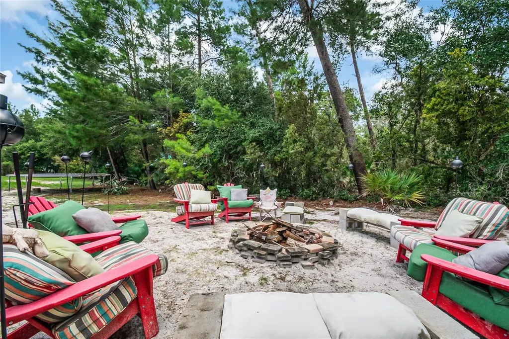 450 Valley Stream Drive Geneva FL 32732