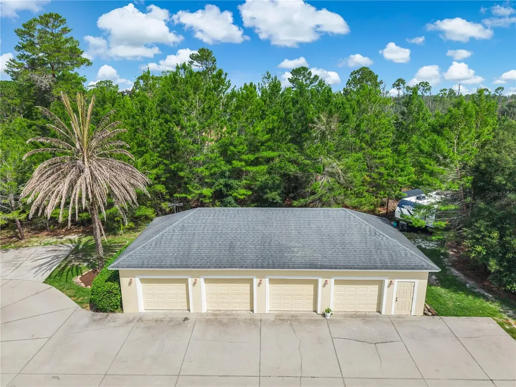 450 Valley Stream Drive Geneva FL 32732