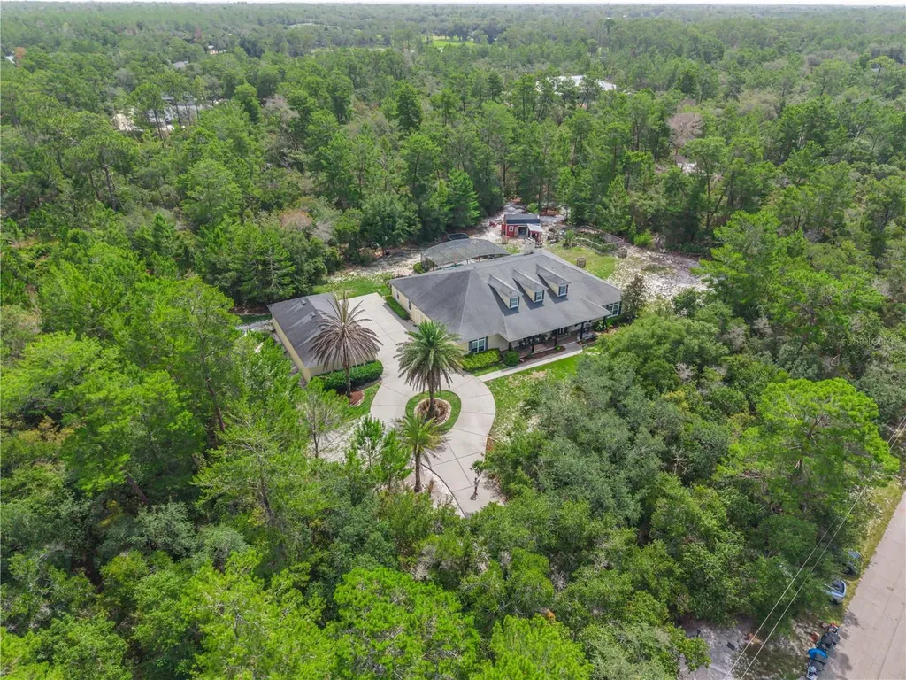 450 Valley Stream Drive Geneva FL 32732