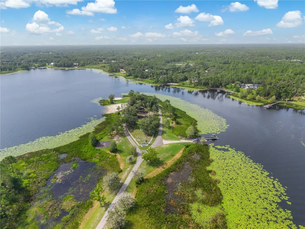 450 Valley Stream Drive Geneva FL 32732