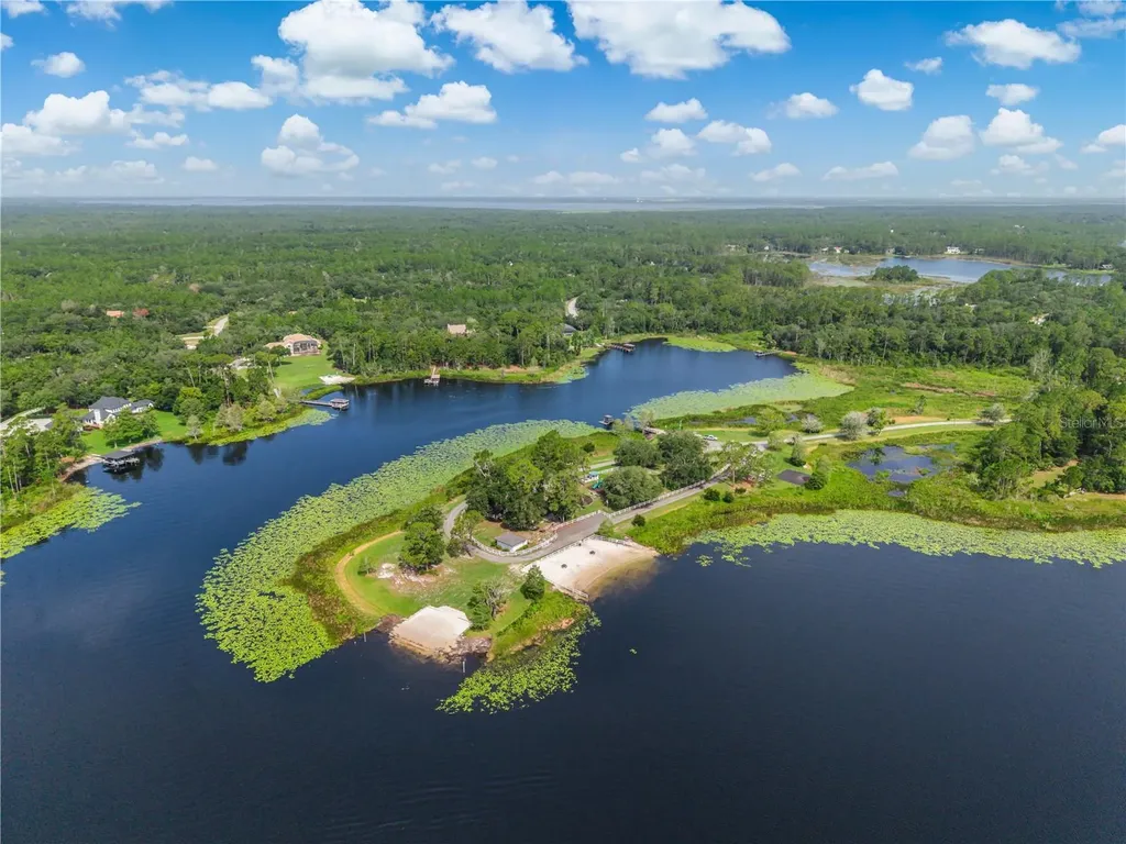450 Valley Stream Drive Geneva FL 32732