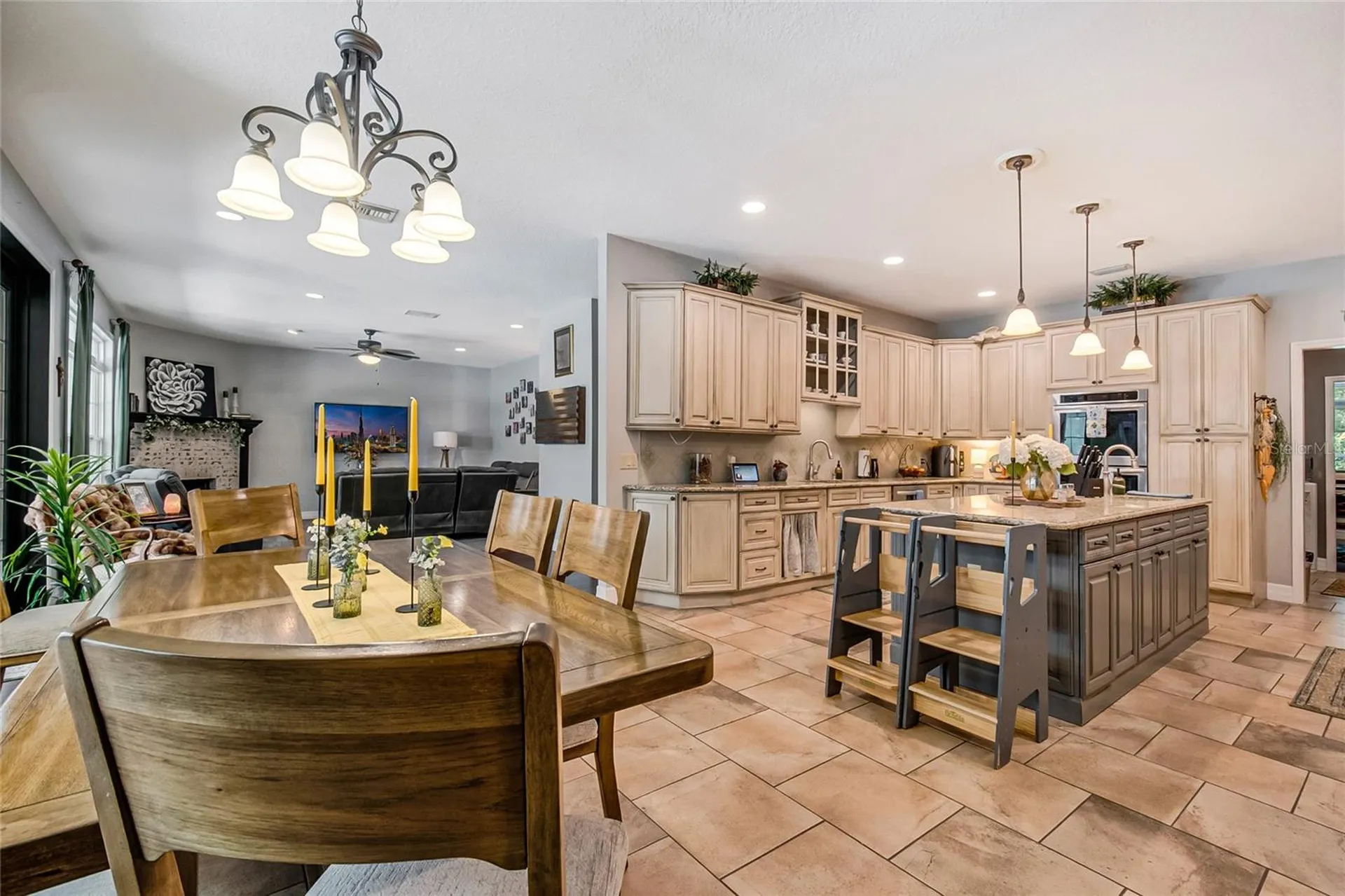450 Valley Stream Drive Geneva FL 32732