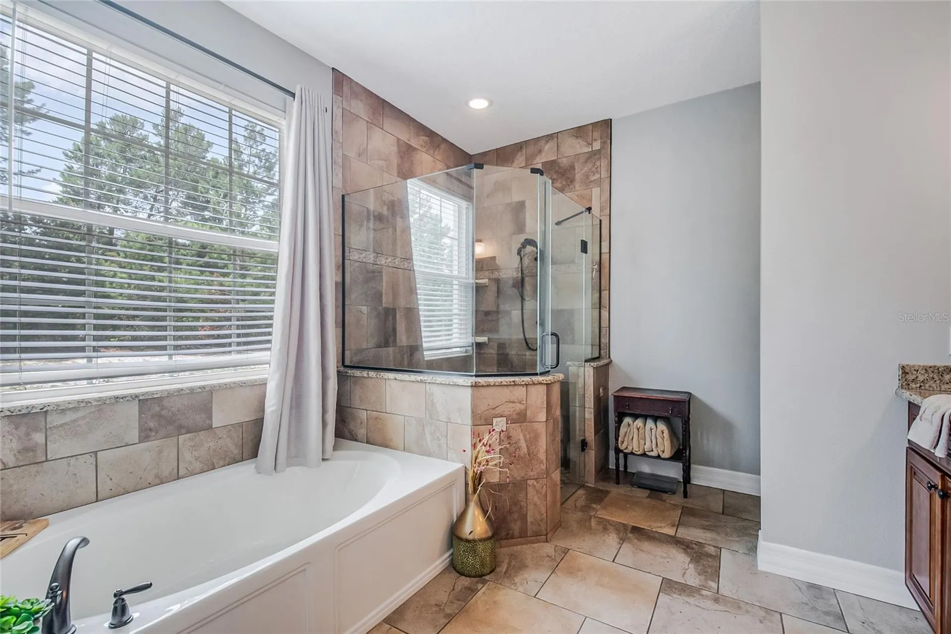 450 Valley Stream Drive Geneva FL 32732