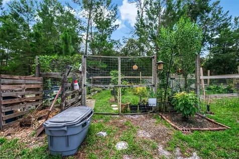 450 Valley Stream Drive Geneva FL 32732