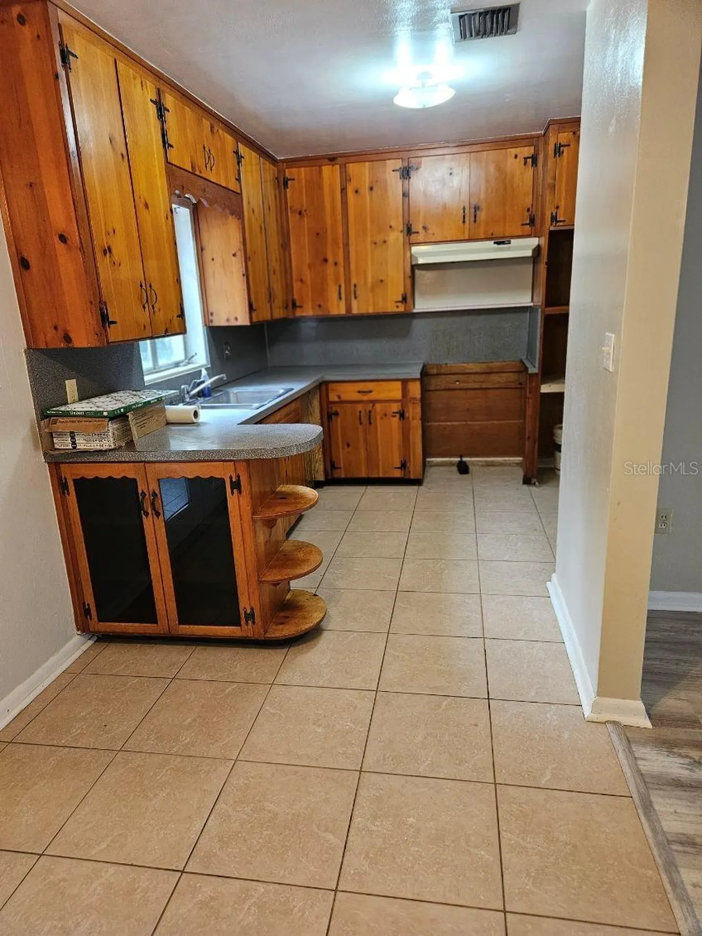 1528 N Powers Drive Orlando FL 32818