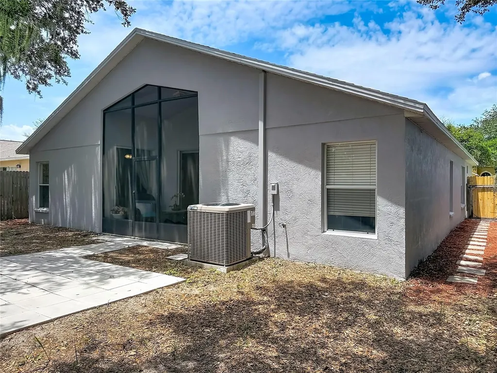 607 Sunset Beach Court Valrico FL 33594