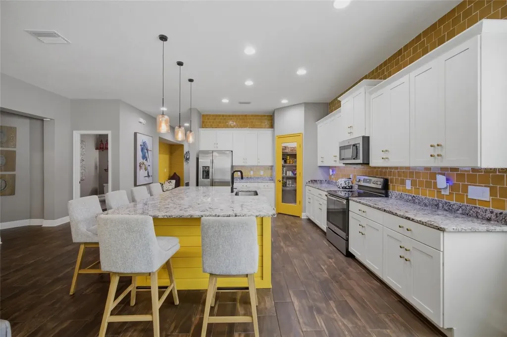 2516 W Curtis Street Tampa FL 33614