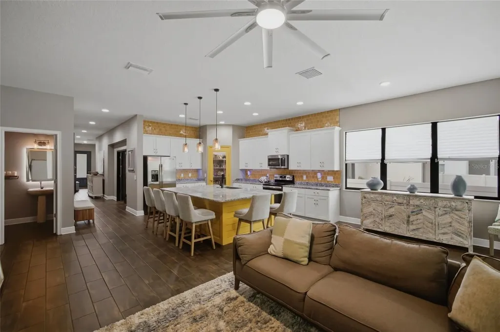 2516 W Curtis Street Tampa FL 33614