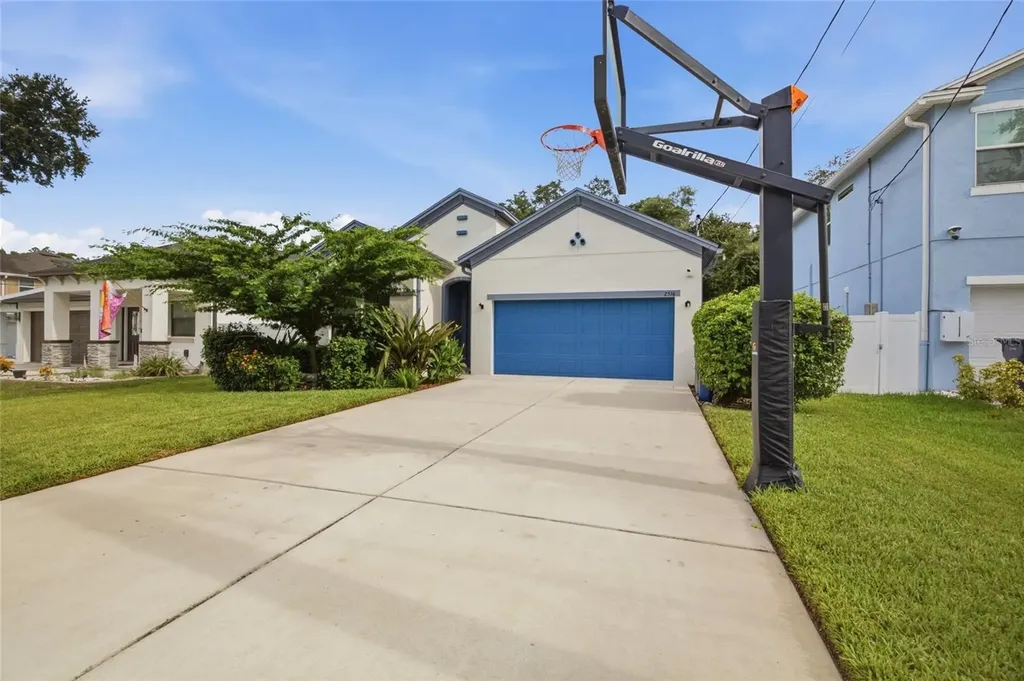 2516 W Curtis Street Tampa FL 33614