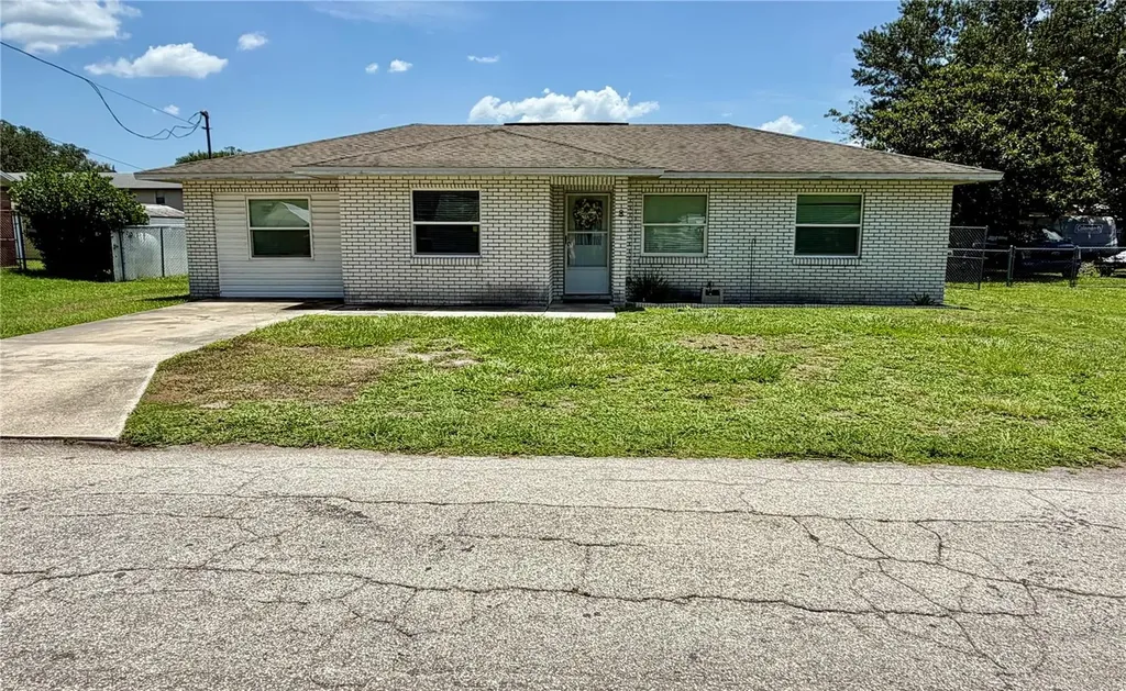 8 N Hendry Avenue Fort Meade FL 33841